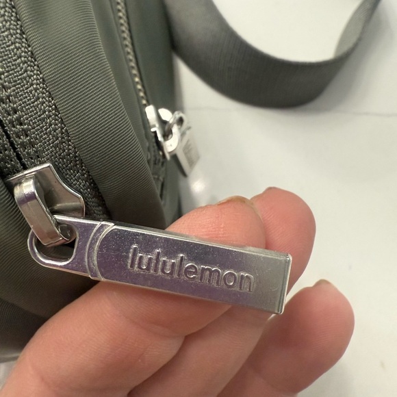 NWT Lululemon Wunderlust green belt bag - Picture 3 of 7